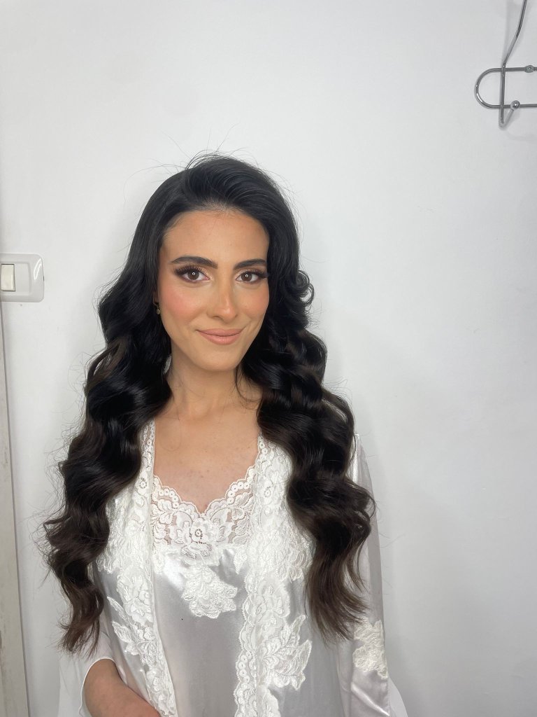 מאפרת ומסרקת כלות וערב